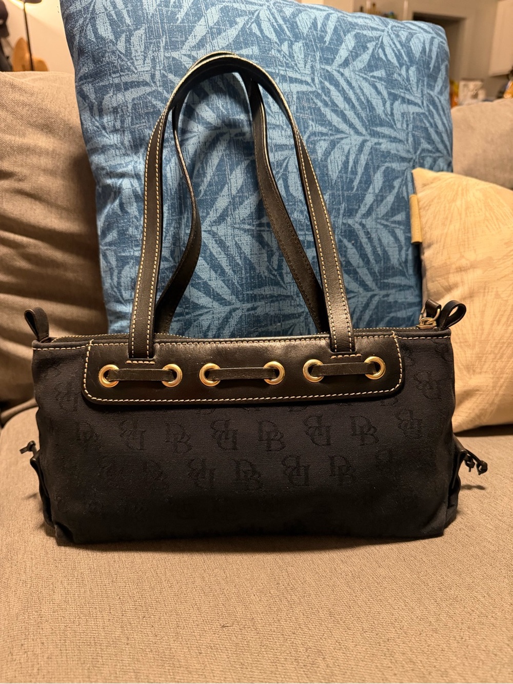 Dooney & Bourke Black Signature Tassel Shoulder Bag Tote - Picture 2 of 11